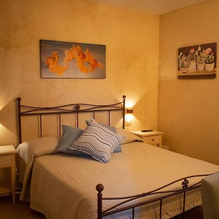 Camera Iris - B&B Antico Casale Monte San Biagio Exterior foto