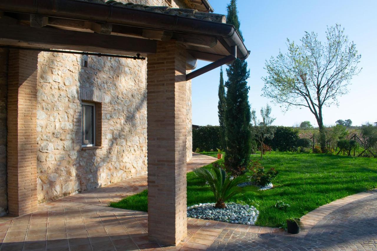 Camera Iris - B&B Antico Casale Monte San Biagio Exterior foto